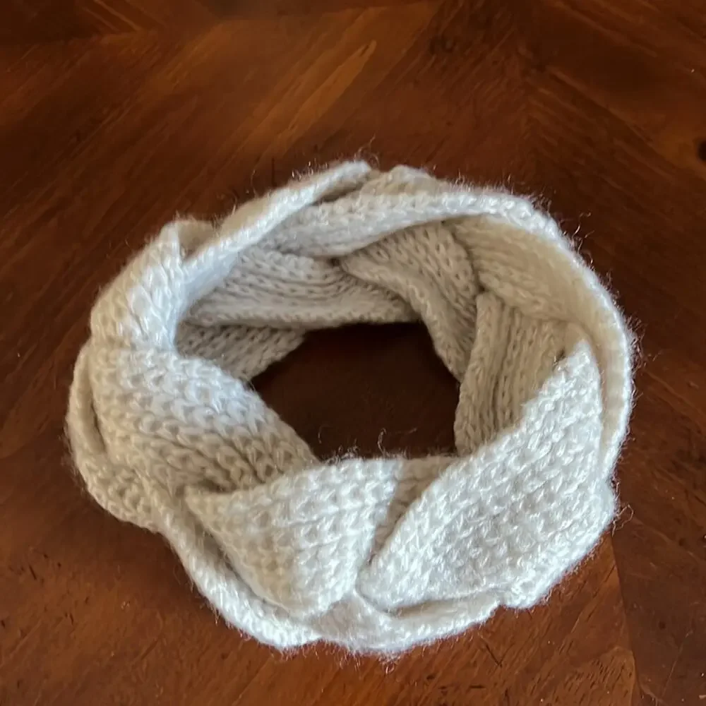 H&M Cream Acrylic Knit Headband Ear warmer